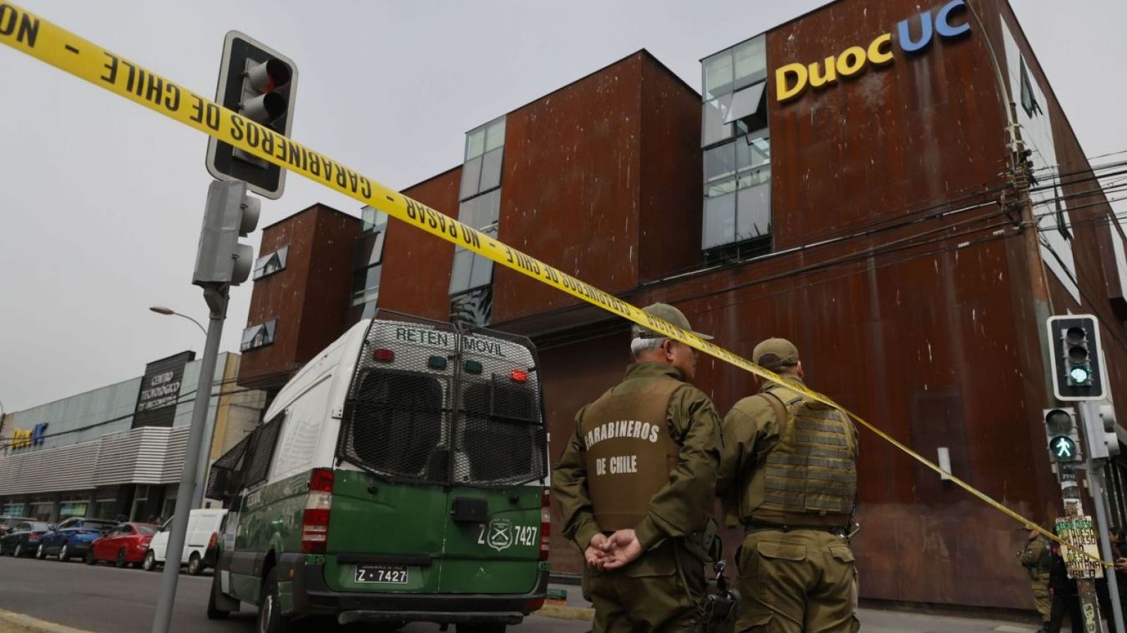 <p>Otro caso: Suspenden clases y evacuan DUOC de Valparaíso por amenaza de balacera</p>
