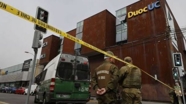 <p>Otro caso: Suspenden clases y evacuan DUOC de Valparaíso por amenaza de balacera</p>Otro caso: Suspenden clases y evacuan DUOC de Valparaíso por amenaza de balacera
