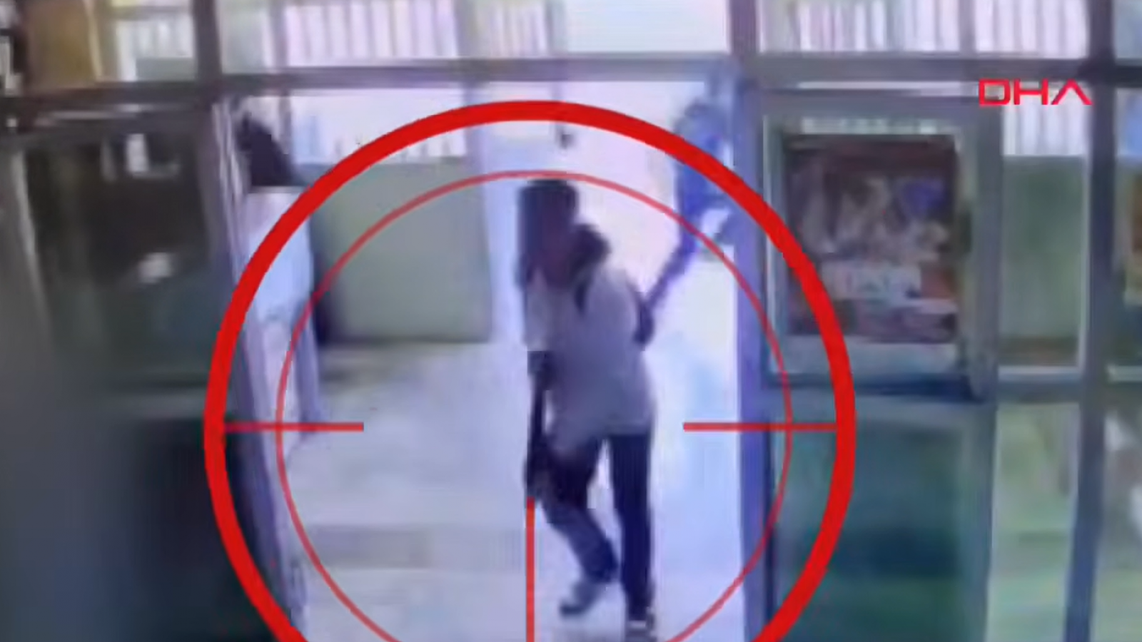 Terror en Turquía: Ex estudiante llega con escopeta a colegio y deja 16 heridos
