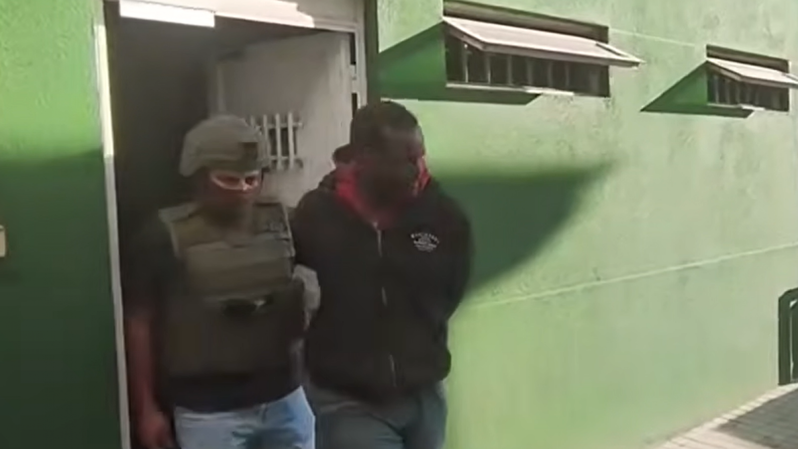 Escondido en un ruco: Detienen a haitiano acusado de homicidio de adulta mayor en Quinta Normal
