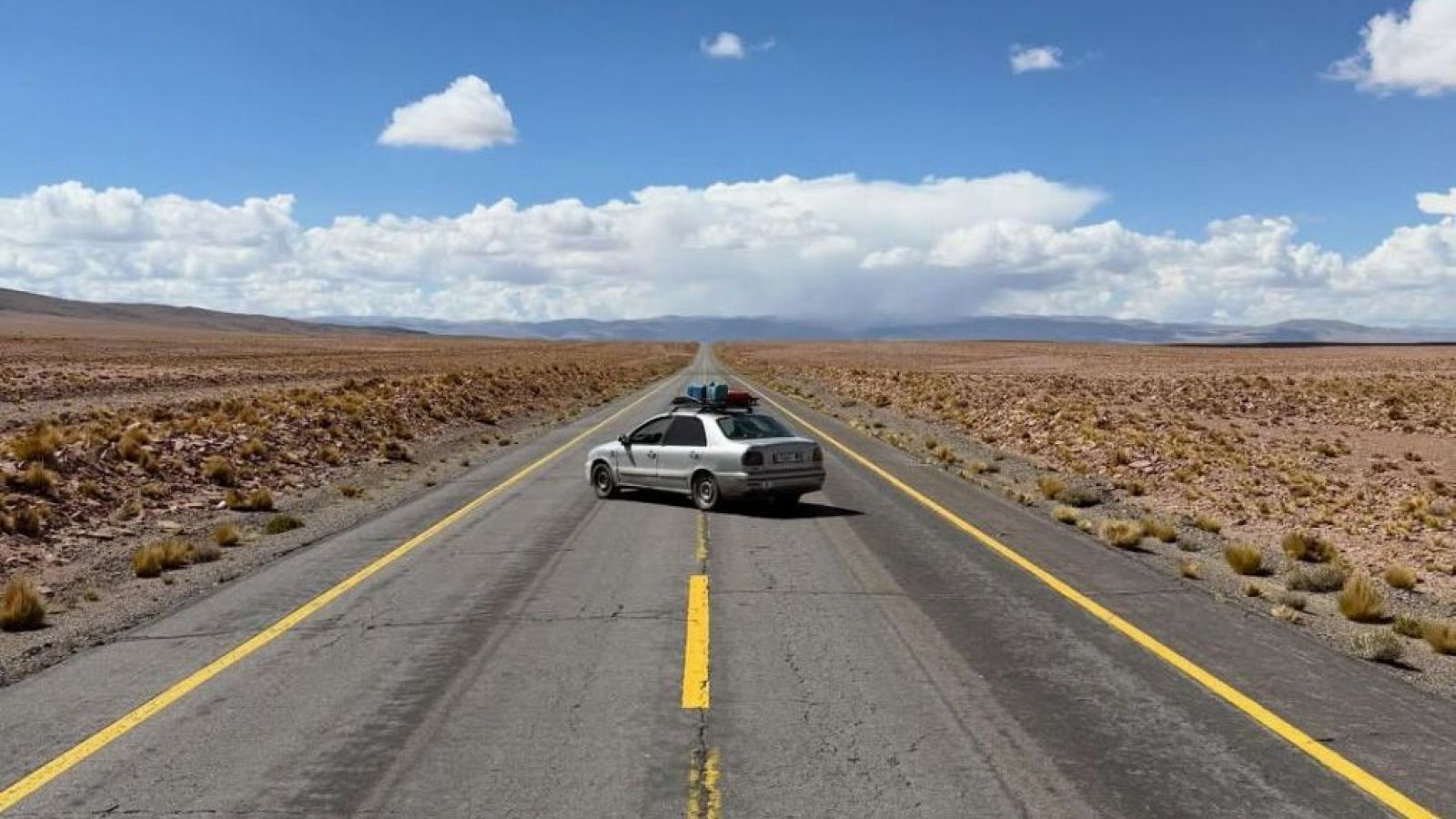 Influencer español compartió increíbles paisajes de su paso por el Desierto de Atacama
