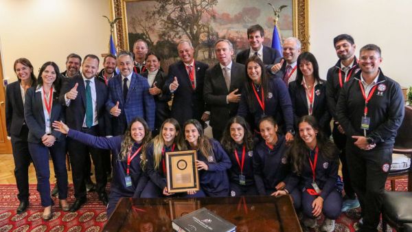 Cámara de Diputados rinde homenaje a las Diablas tras clasificar al Mundial 2026
