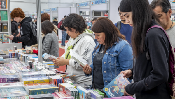 Revisa las actividades gratuitas por el Mes del Libro en Santiago
