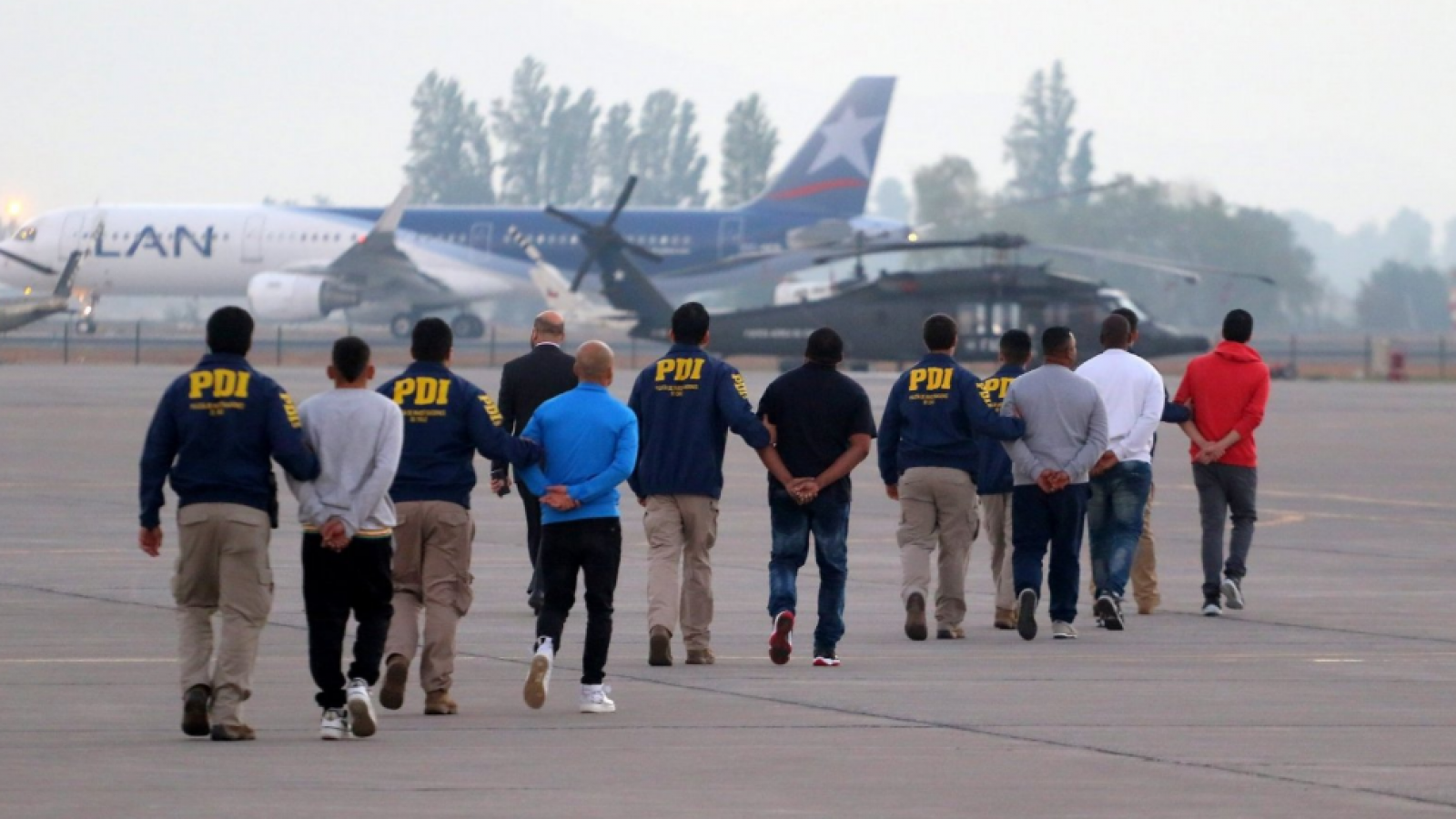 <p>Incluye salida de buses: Gobierno prepara el primer vuelo con expulsión de extranjeros</p>
