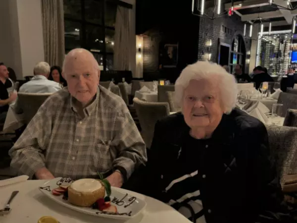 Pareja muere con horas de diferencia tras 70 años de matrimonio