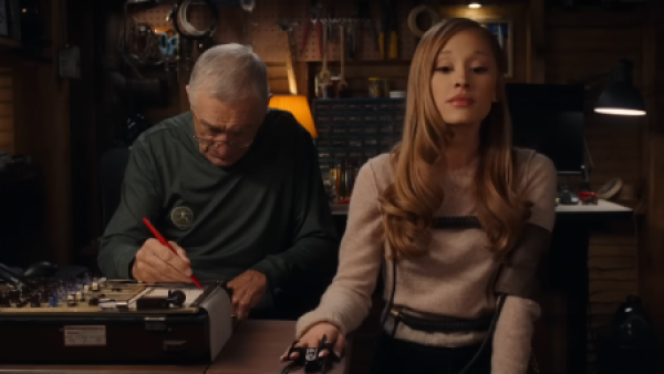 Ariana Grande se une al clan de “Los Focker”
