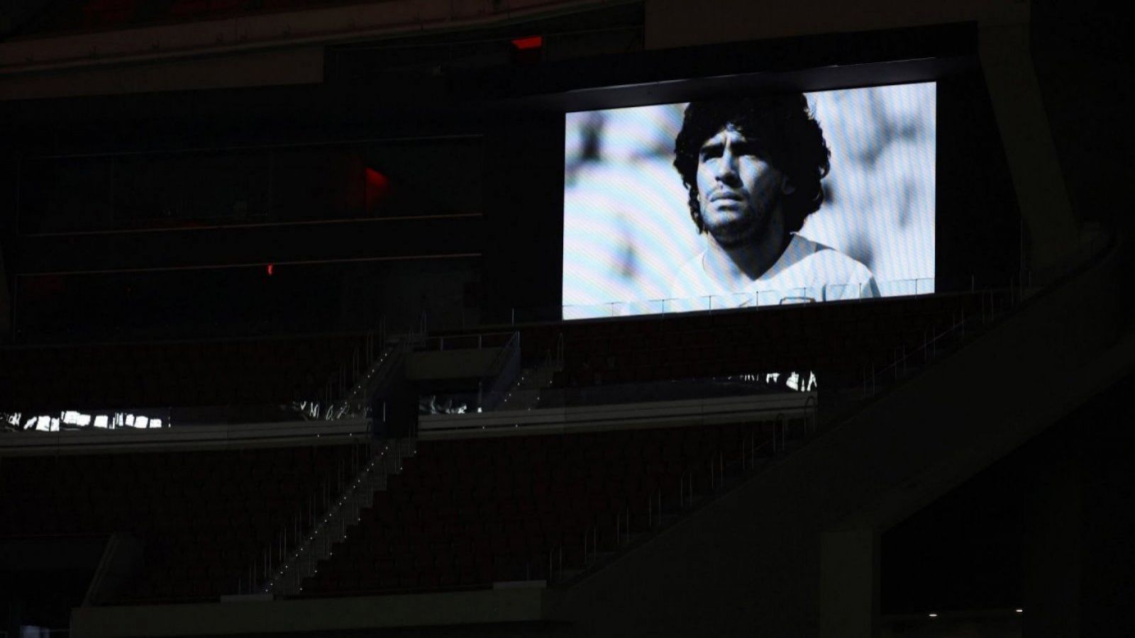 Muestran desconocida foto de Diego Maradona durante juicio por su muerte
