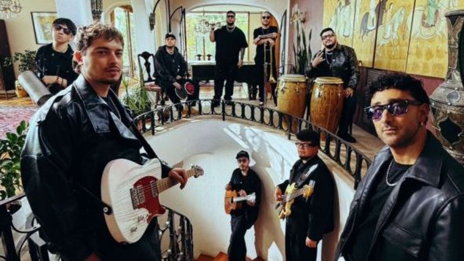 <p>La Combo Tortuga festeja sus 15 años de carrera con su nuevo single “Morrita”</p>
