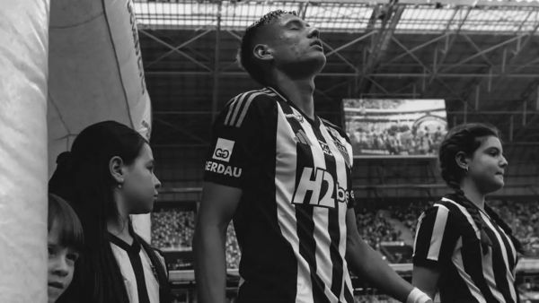 "No va a haber mucho más": DT de Atlético Mineiro responde por qué "borró" a Iván Román
