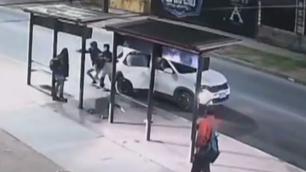 San Bernardo en peligro: Delincuentes asaltan en jauría en paraderos de la comuna
