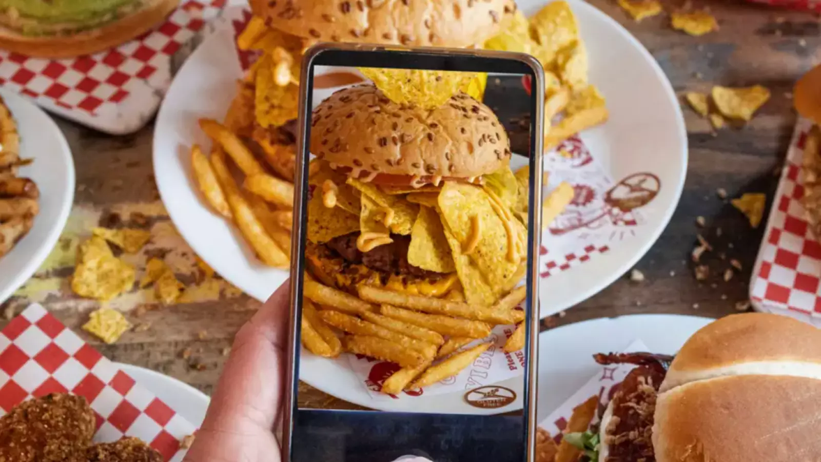 Ver comida en redes sociales podría reducir el apetito real