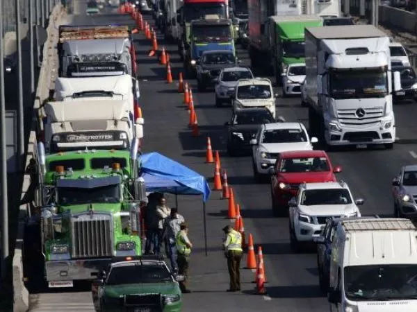 Camioneros de Valparaíso suspenden paro del lunes tras reunión con Gobierno