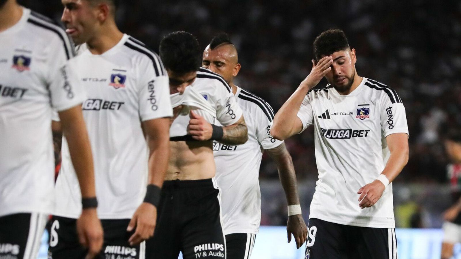 "Es una falta de respeto": Hinchas eligen al "villano" de Colo Colo tras la derrota
