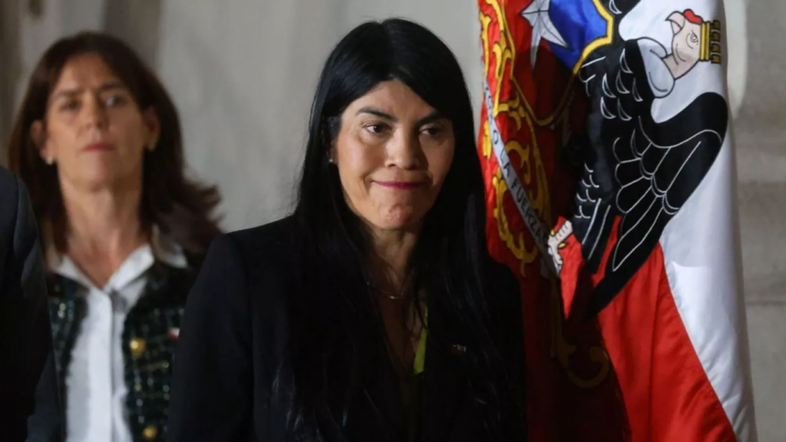 Detienen a tres estudiantes de la UACh por agresión a ministra Lincolao en Valdivia
