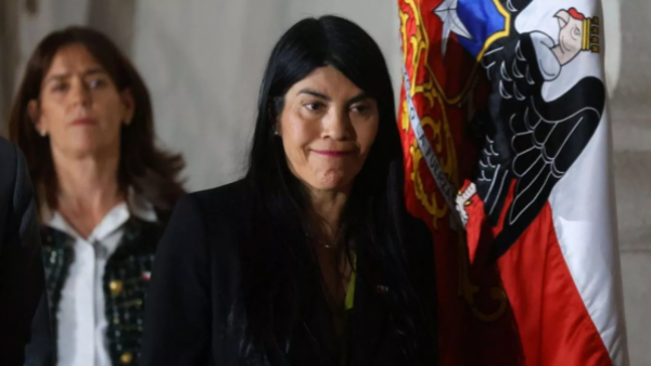 Detienen a tres estudiantes de la UACh por agresión a ministra Lincolao en Valdivia

