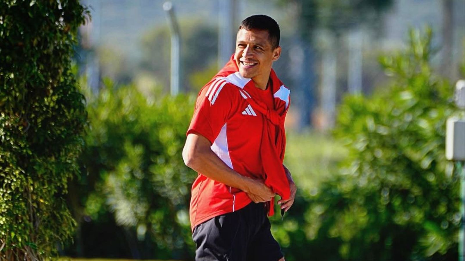 "Un sueldo mínimo": Cuánto gana Alexis Sánchez en el Sevilla
