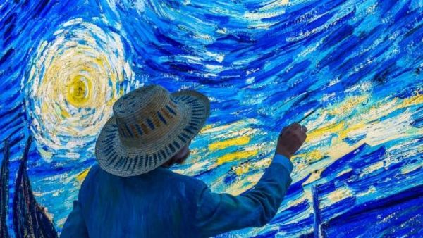 Vincent Van Gogh "cobra vida" en Santiago con una experiencia inmersiva que desafía los sentidos
