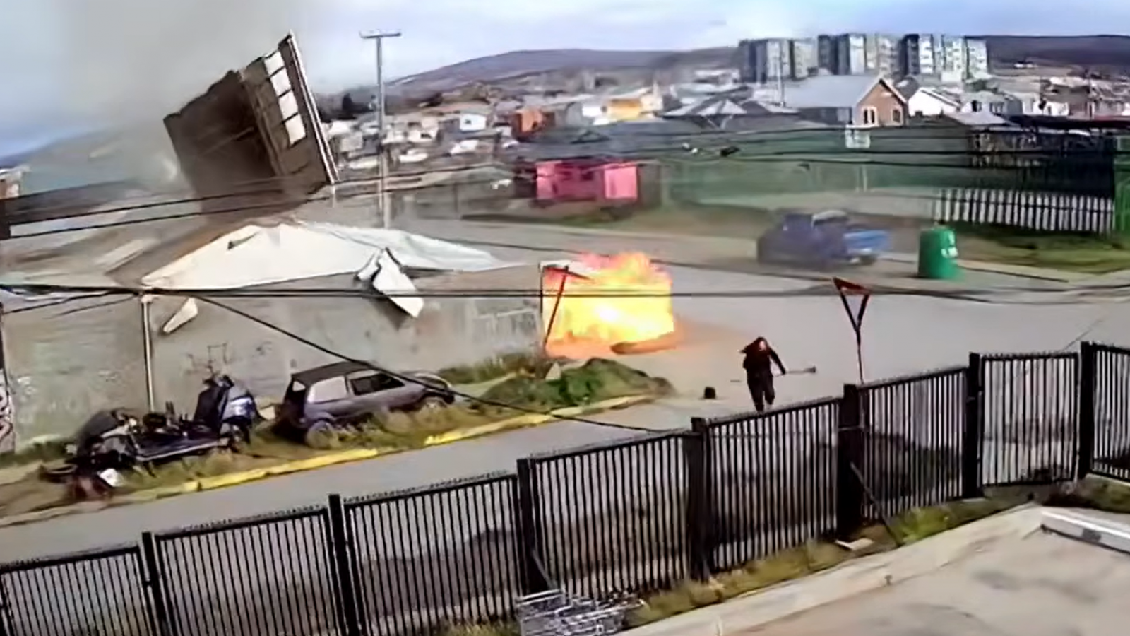 "Quedé un poco aturdida": Habla joven que se salvó de gran explosión en Punta Arenas
