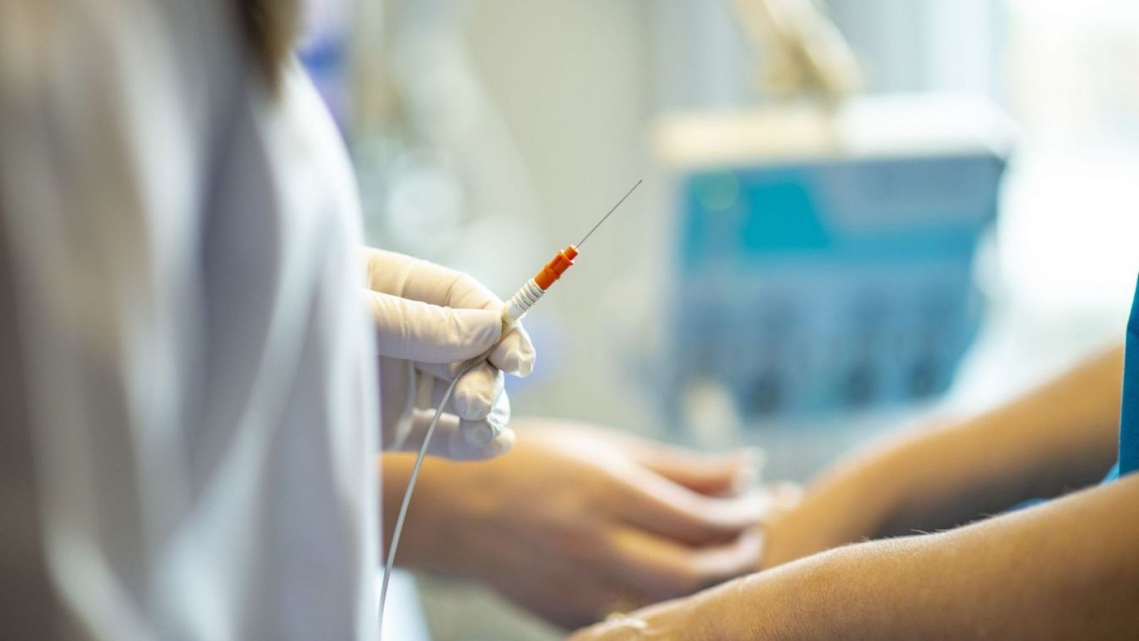 <p>Enfermera recibirá millonaria indemnización tras ser acusada falsamente de retrasar traslado de pacientes críticos</p>
