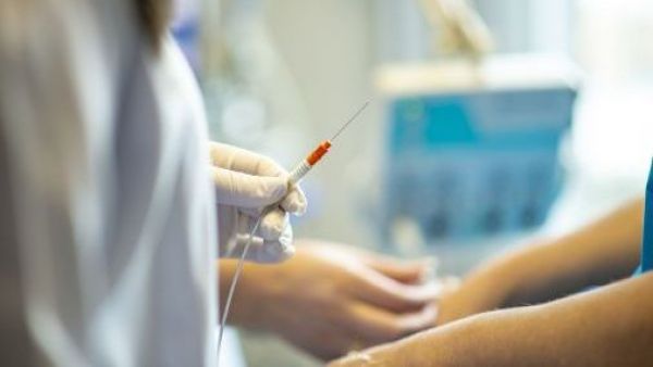 <p>Enfermera recibirá millonaria indemnización tras ser acusada falsamente de retrasar traslado de pacientes críticos</p>Enfermera recibirá millonaria indemnización tras ser acusada falsamente de retrasar traslado de pacientes críticos
