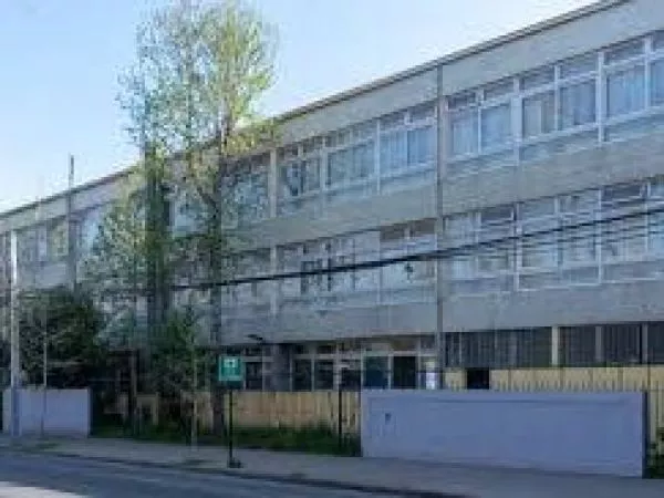 Formalizan a alumno por uso de bengala: Liceo de Providencia evalúa expulsión