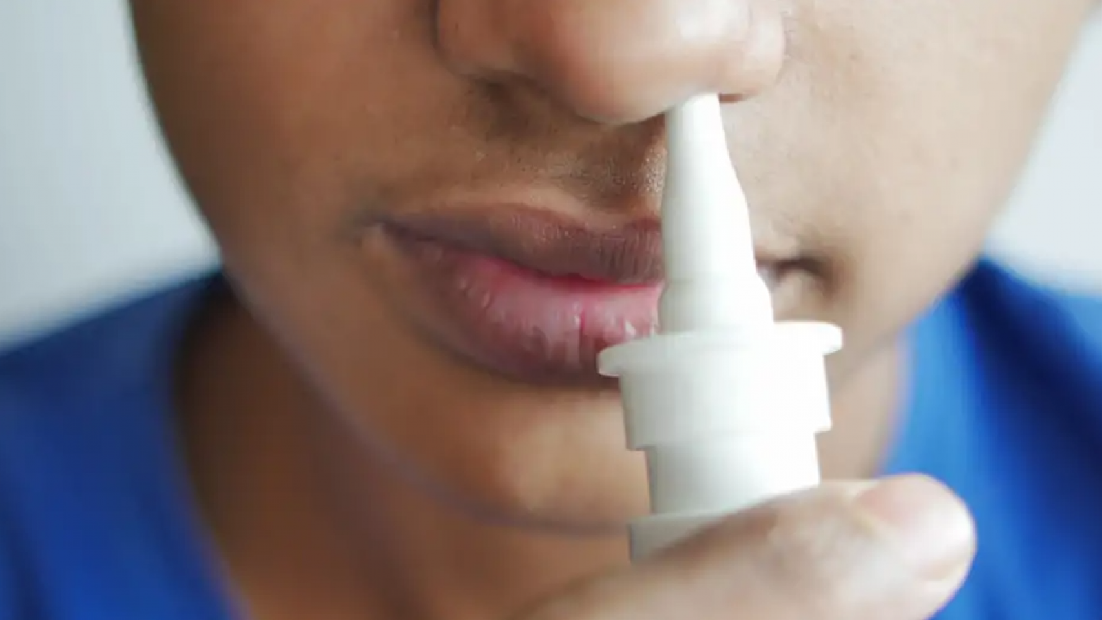 <p>Spray nasal podría frenar el envejecimiento del cerebro</p>

