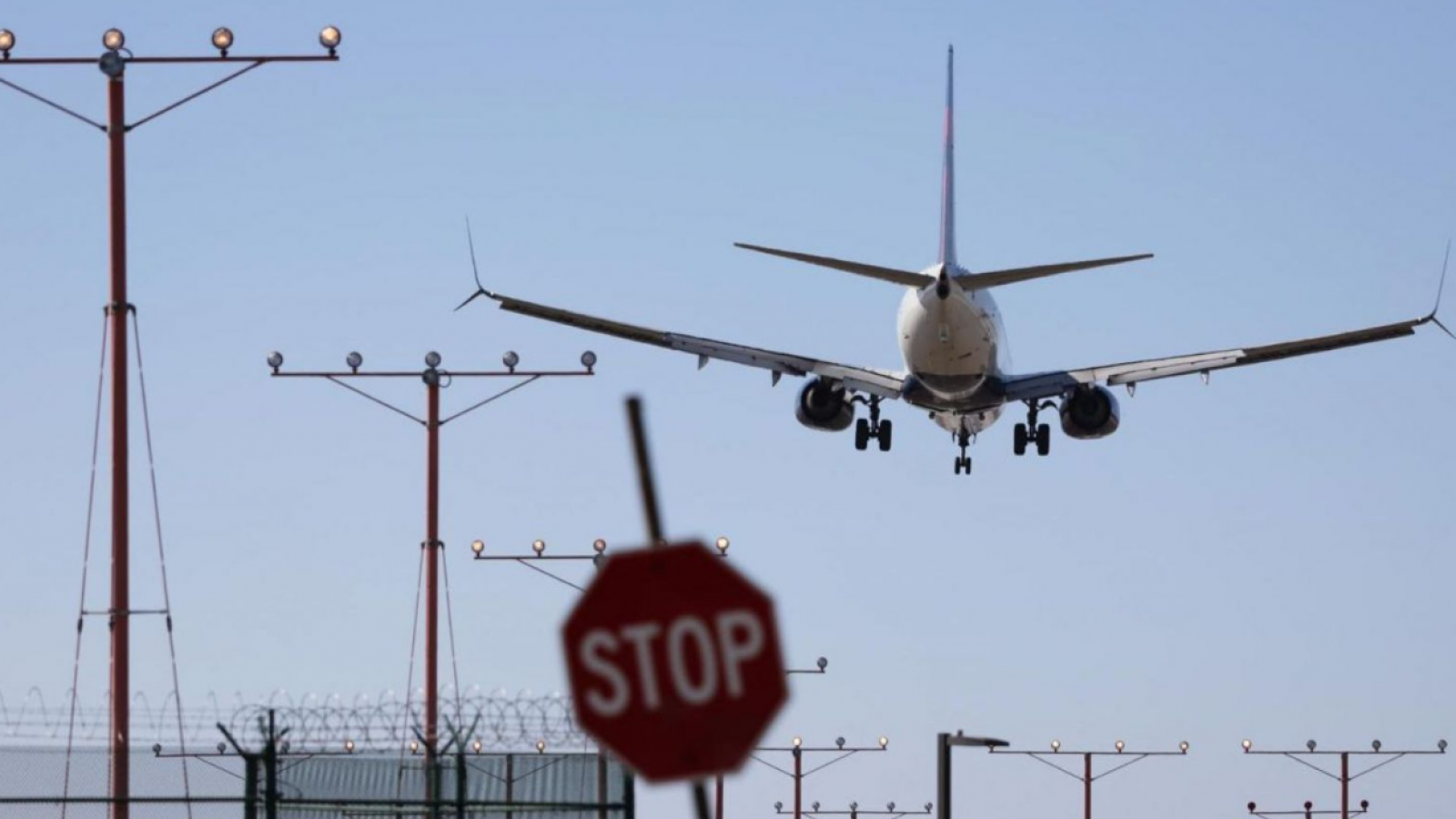 Una drástica decisión: Aerolínea canceló 20.000 vuelos por falta de combustible
