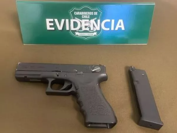 Carabineros detiene a adolescente que se dirigía a colegio con un arma