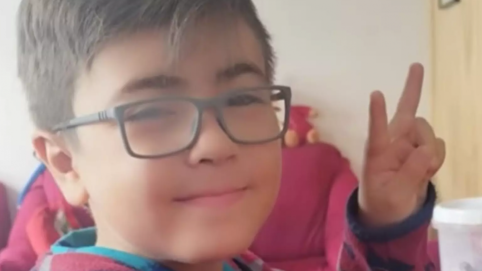 Familia acusa que niño falleció luego de comer una hamburguesa en local de Curanilahue
