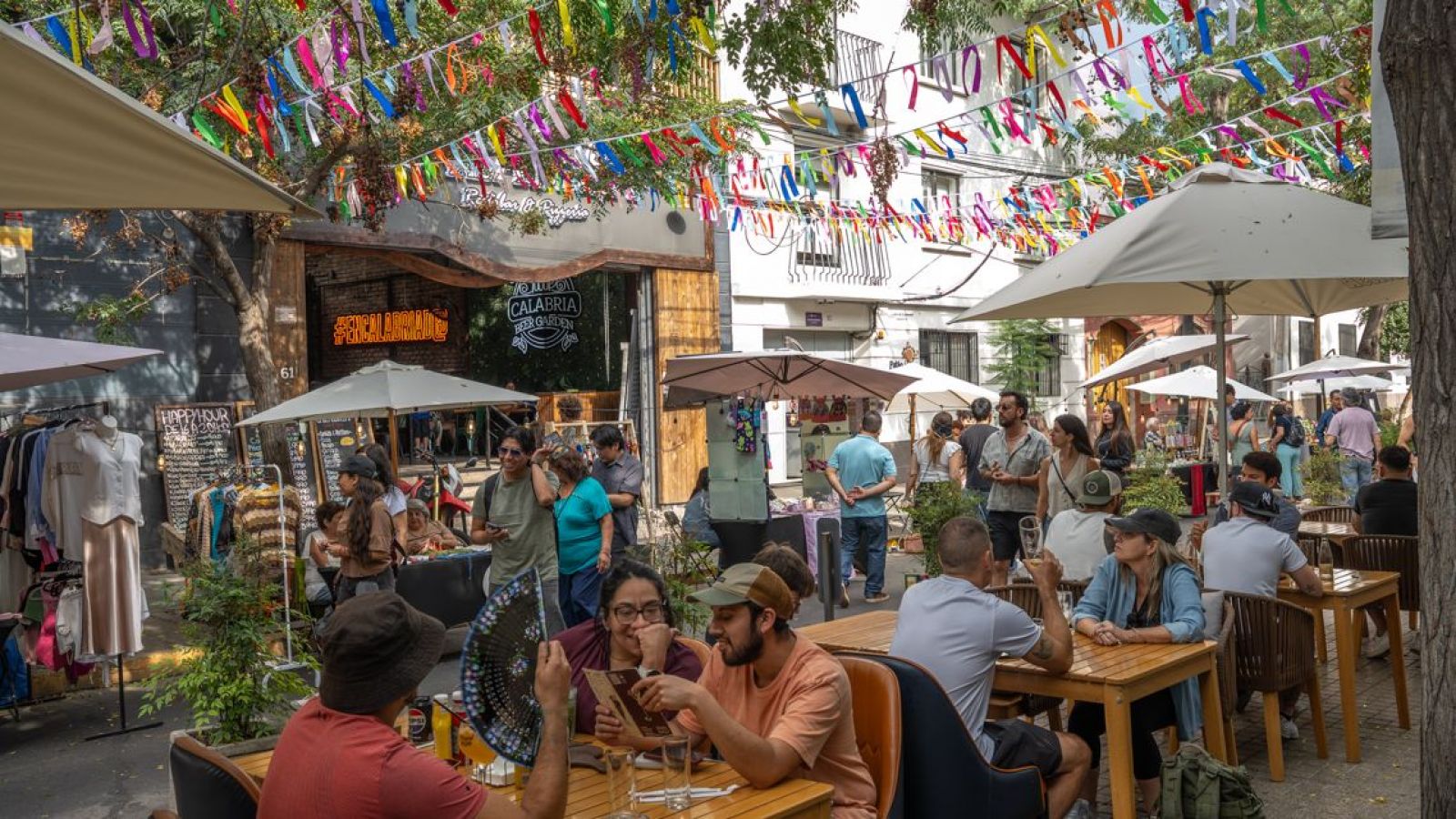 Providencia activa el Barrio Bellavista con evento de arte y emprendimiento
