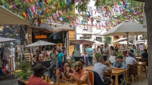 Providencia activa el Barrio Bellavista con evento de arte y emprendimiento
