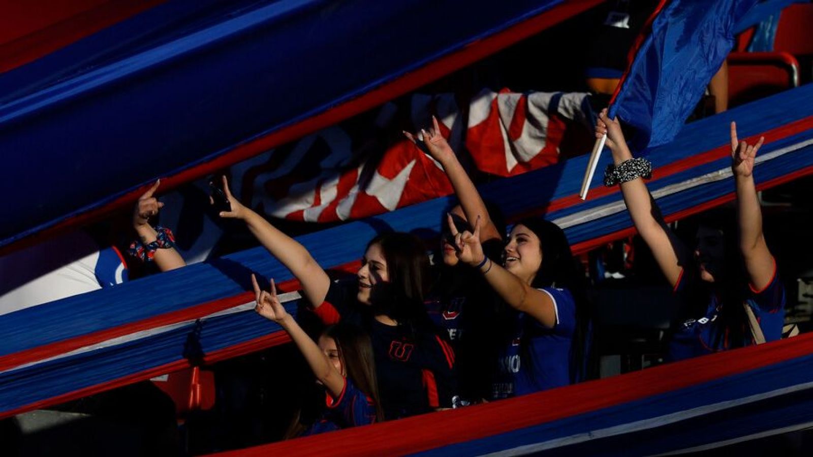 ¿Dirigido a la U? El llamativo mensaje que publicó la UC al llegar al Estadio Nacional
