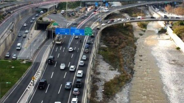 Municipalidad de Vitacura se querella contra 41 conductores por "piques" ilegales
