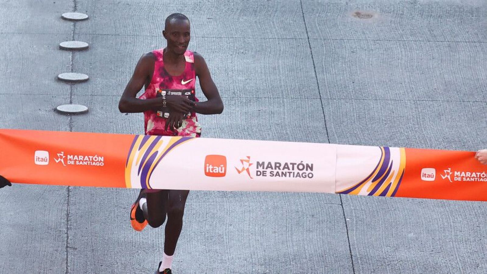Maratón de Santiago 2026: Cornelius Chepkok y Tigst Belew triunfaron, mientras que Hugo Catrileo logró podio
