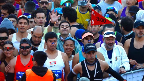 Maratón de Santiago 2026: La sorpresa que recibieron los últimos en llegar a la meta
