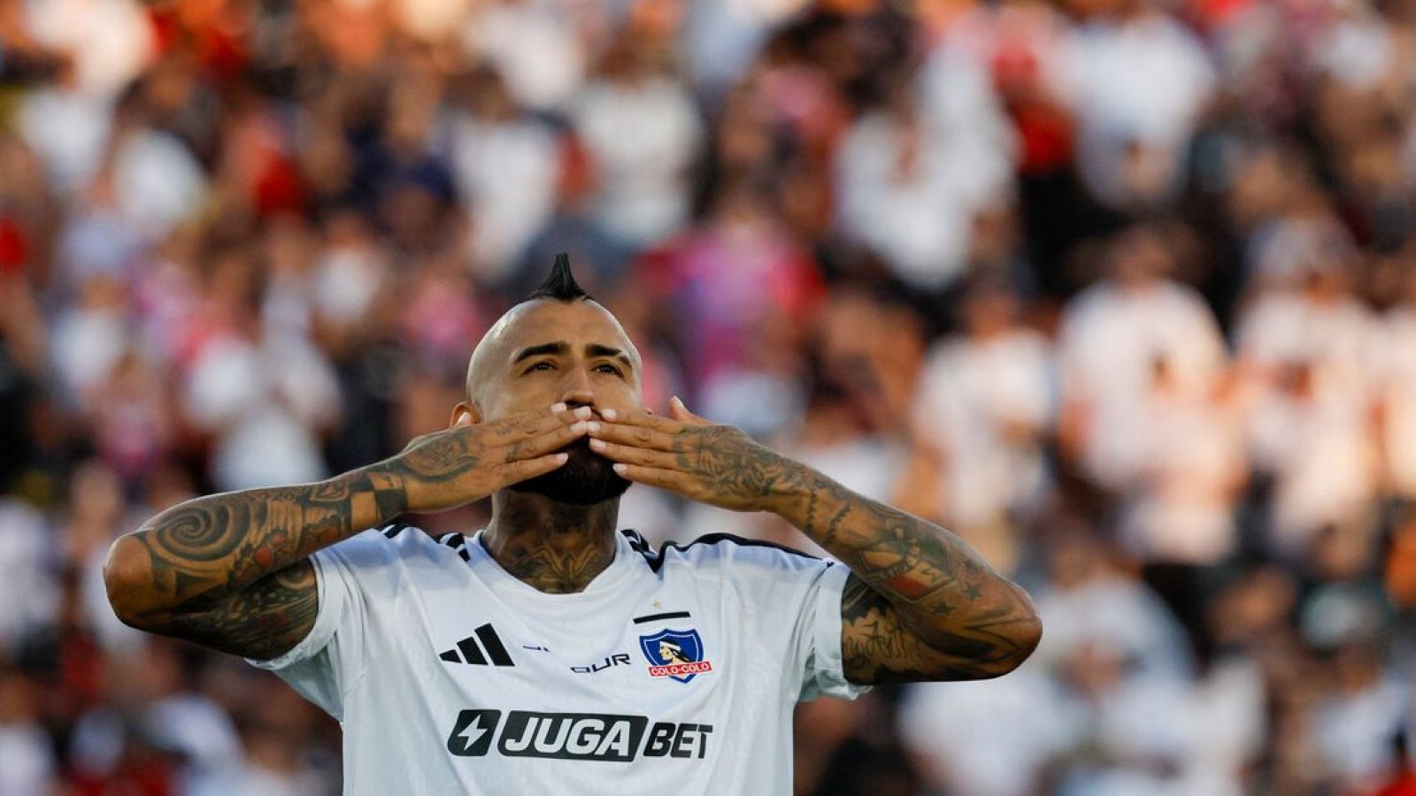 "Realmente audaz e inesperada": Filtran imagen de la nueva camiseta de Colo Colo
