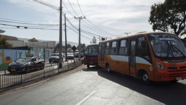 <p>Conductores de microbuses inician paro en Marga Marga por alza de combustibles</p>Conductores de microbuses inician paro en Marga Marga por alza de combustibles
