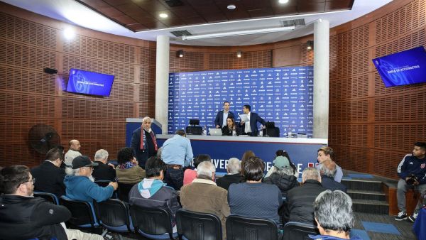 Fue el menos votado: El director de Azul Azul que vuelve a Universidad de Chile
