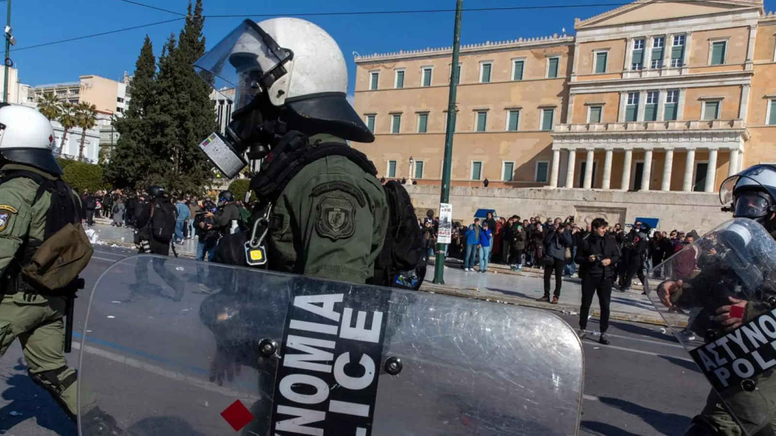 No pudo cobrar su pensión: Anciano de 89 años baleó a 4 personas en Atenas