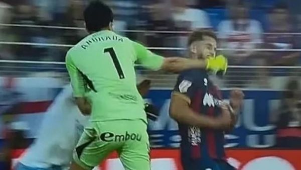 ¡Sanción histórica! Informan castigo para Esteban Andrada por brutal golpe a un rival
