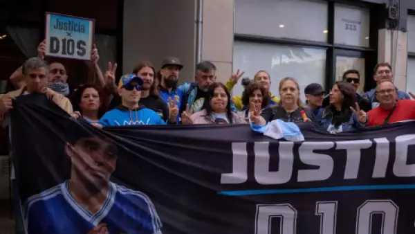 Abogado y hermanas de Maradona a juicio por lucro con marcas