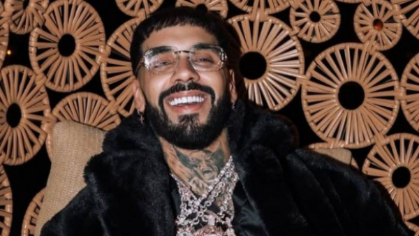 <p>Anuel AA genera polémica tras mensaje dedicado a presunto líder narco asesinado en Quilicura</p>Anuel AA genera polémica tras mensaje dedicado a presunto líder narco asesinado en Quilicura
