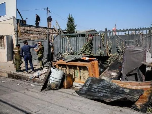 Dos adultos mayores fallecen en incendio tras explosión en la comuna de Conchalí