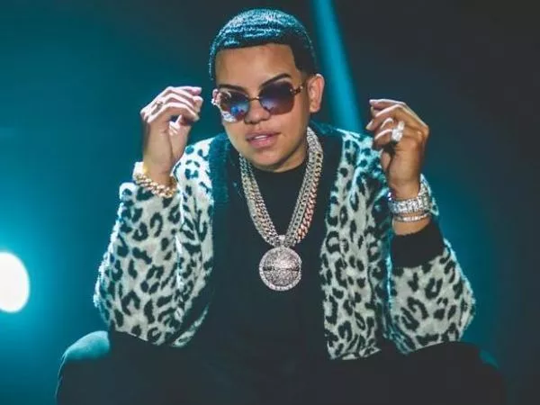 J Álvarez conquistó Santiago en una noche marcada por los clásicos del reggaetón