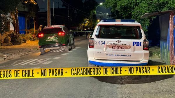 <p>Hombre de 33 años es asesinado a disparos afuera de su casa en Cerro Navia</p>Hombre de 33 años es asesinado a disparos afuera de su casa en Cerro Navia
