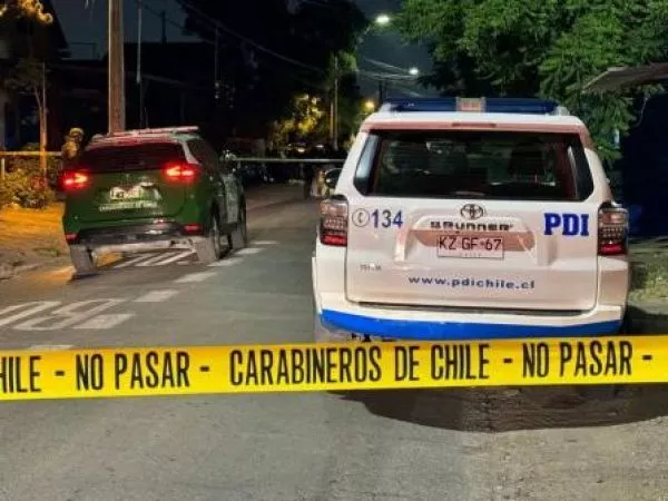 Hombre de 33 años es asesinado a disparos afuera de su casa en Cerro Navia