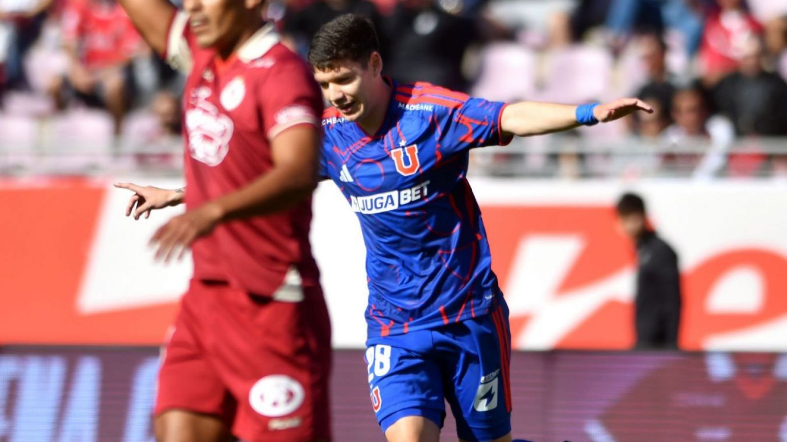 "No está ni para tercera división": el "apuntado" de los hinchas en goleada de Universidad de Chile en Copa de la Liga
