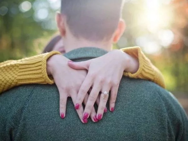 Romance en la oficina: 42% de los chilenos admite haber tenido un vínculo amoroso en el trabajo