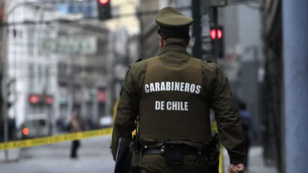 <p>Intentó evadir un parte con $25 mil: detienen a conductor por soborno a carabineros</p>Intentó evadir un parte con $25 mil: detienen a conductor por soborno a carabineros
