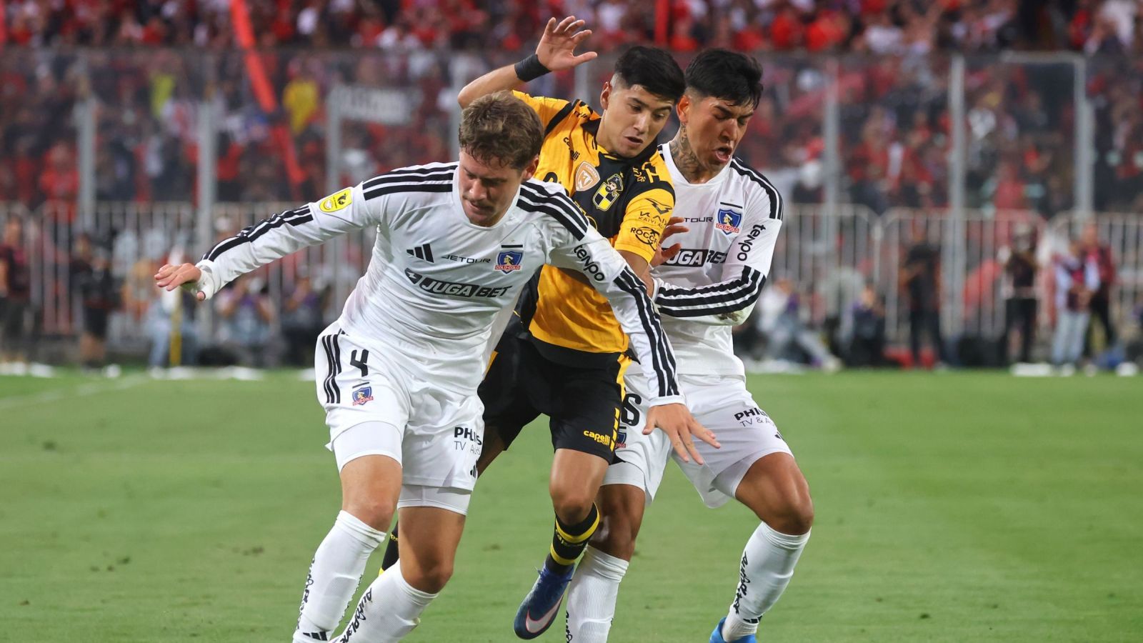 "Por su empuje": El lienzo que se robó las miradas en partido entre Colo Colo y Coquimbo Unido
